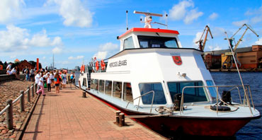 Control of fuel consumption on small passenger ships