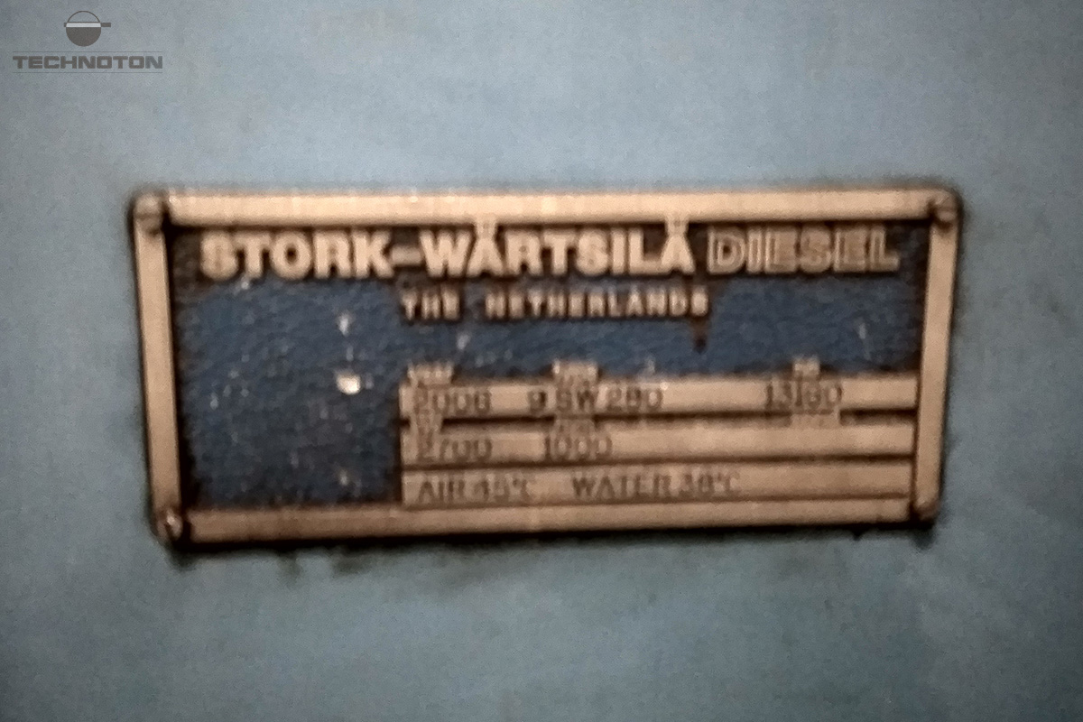 Табличка дизельного двигателя Stork-Wartsila.