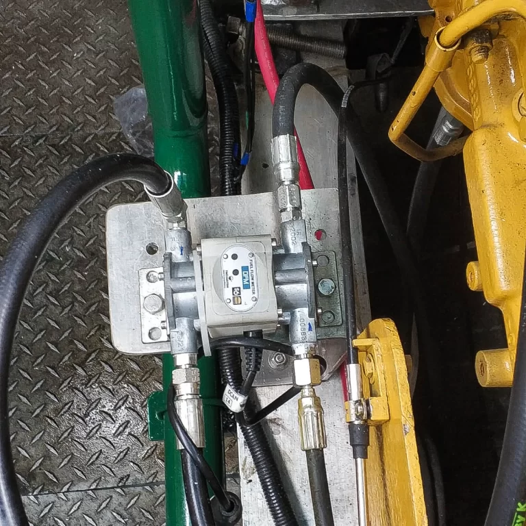 DFM instalado en el motor de una embarcación DFM instalado en el motor de una embarcación