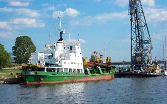 Buques en el puerto franco de Ventspils - El Puerto recibe buques de hasta 240 m de largo