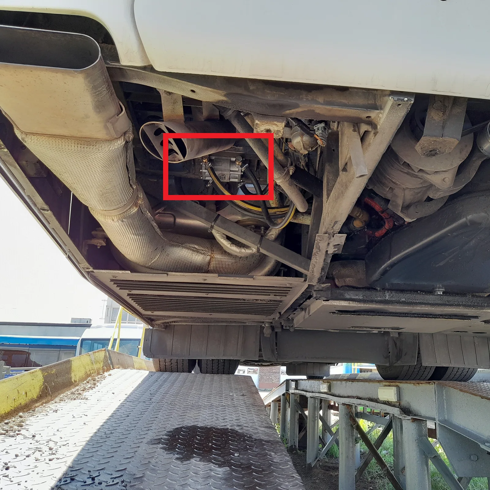 Flow meter is installed at the bottom of the vehicle