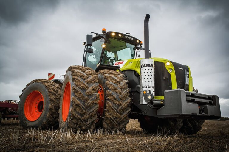 Installation of DFM 500DK flow meter on a Claas 4500 Xerion tractor