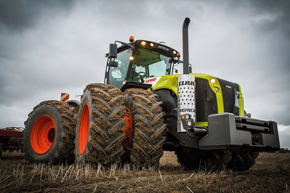 CLAAS Xerion 4500 tractor