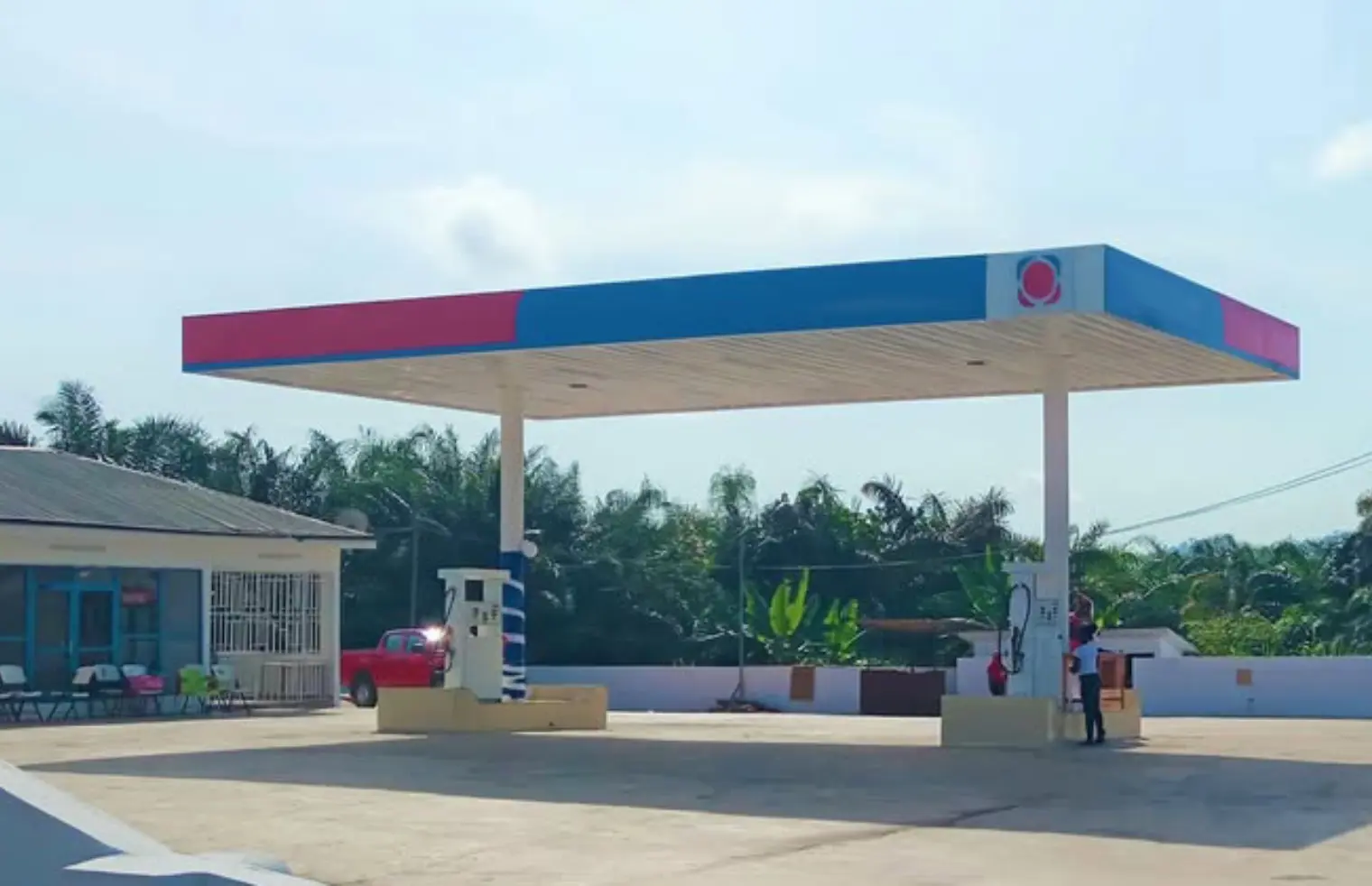 The customer’s gas station network Gas station operated by a company specialising in petroleum product storage and fuel supply