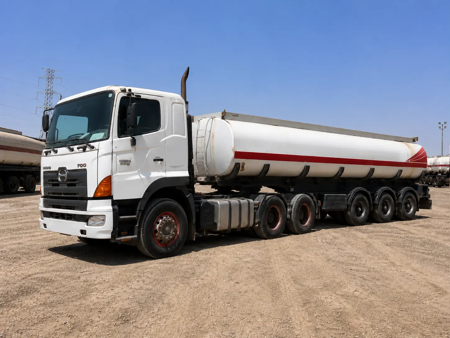 Camion-citerne destiné au transport d’essence et de gazole