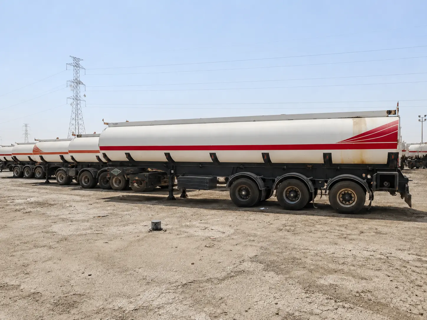Entreprise pétrolière disposant d’une flotte de camions-citernes pour le transport d’essence et de gazole